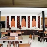 Iyara Beach Hotel And Plaza